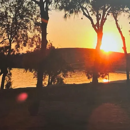 Beachfront Blue Sea Apartment *