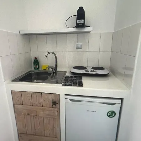 Beachfront Blue Sea 아파트