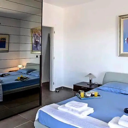 Beachfront Blue Sea Apartment Parikia (Paros)