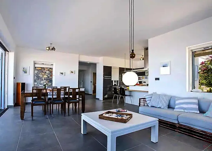 Beachfront Blue Sea Apartment